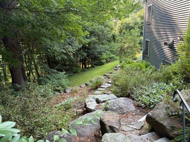 17 Atwater Pl, West Brookfield, MA 01585