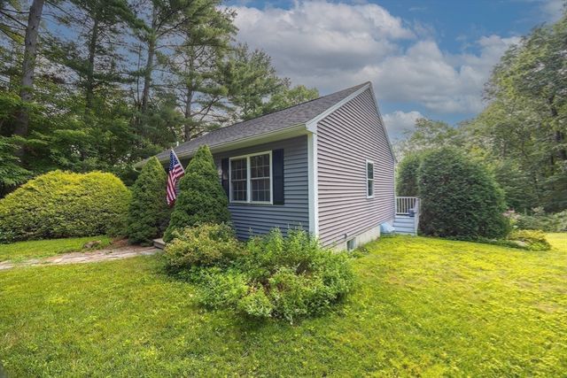 17 Atwater Pl, West Brookfield, MA 01585