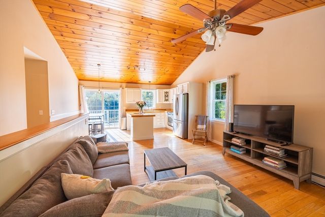 17 Atwater Pl, West Brookfield, MA 01585