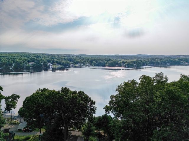 17 Atwater Pl, West Brookfield, MA 01585
