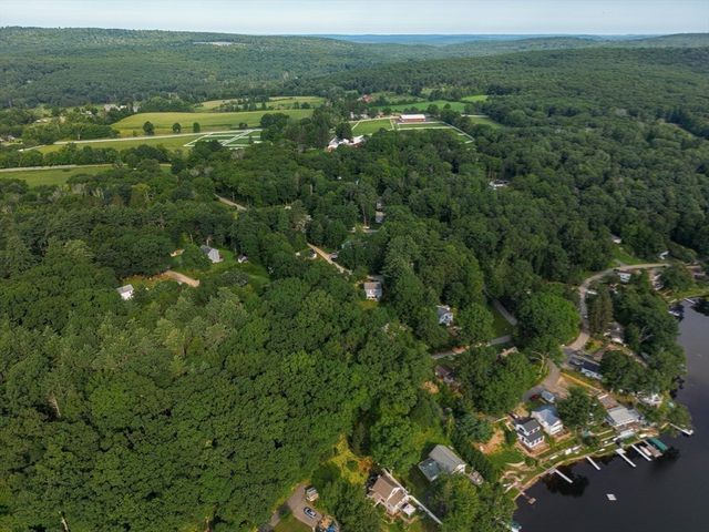 17 Atwater Pl, West Brookfield, MA 01585