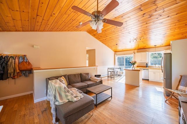 17 Atwater Pl, West Brookfield, MA 01585