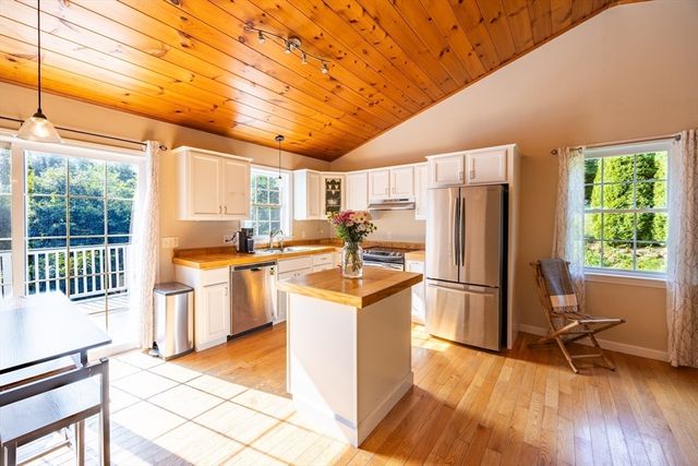 17 Atwater Pl, West Brookfield, MA 01585