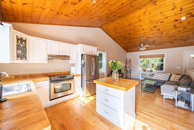 17 Atwater Pl, West Brookfield, MA 01585