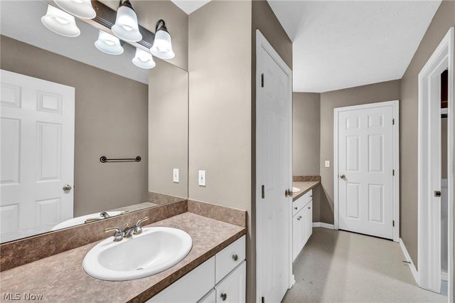 7043 Navajo Trail, Solon, OH 44139