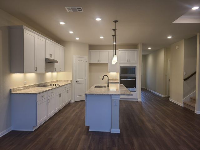 32 Pacific Loon ST, Leander, TX 78641