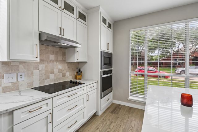 1318 Pinehurst Drive, Lewisville, TX 75077