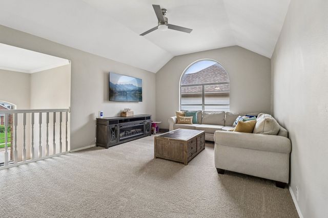 1318 Pinehurst Drive, Lewisville, TX 75077