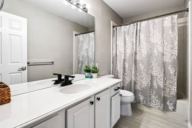 1318 Pinehurst Drive, Lewisville, TX 75077