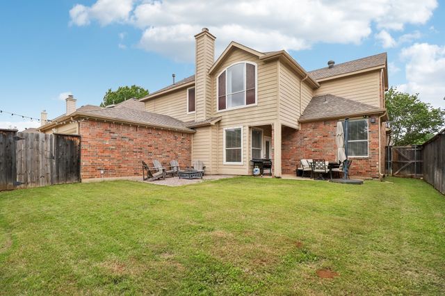 1318 Pinehurst Drive, Lewisville, TX 75077