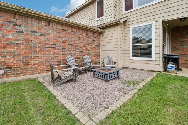 1318 Pinehurst Drive, Lewisville, TX 75077
