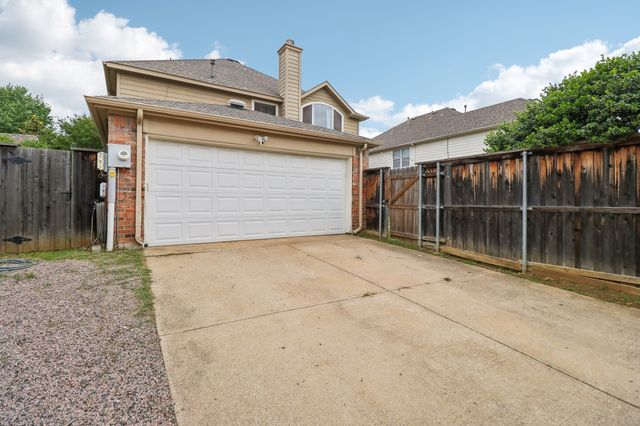 1318 Pinehurst Drive, Lewisville, TX 75077