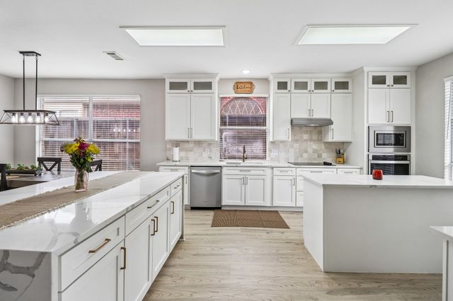 1318 Pinehurst Drive, Lewisville, TX 75077