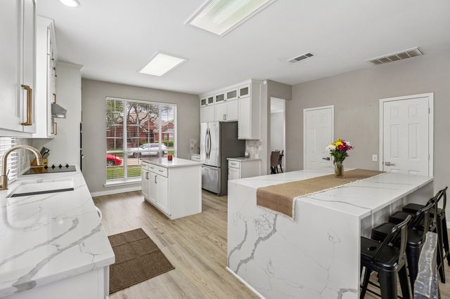 1318 Pinehurst Drive, Lewisville, TX 75077