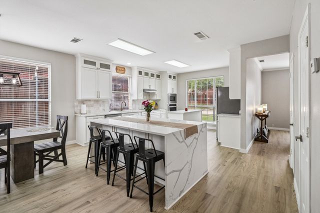 1318 Pinehurst Drive, Lewisville, TX 75077