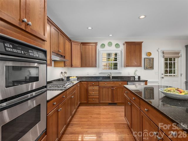 1672 Olmsted Drive, Asheville, NC 28803