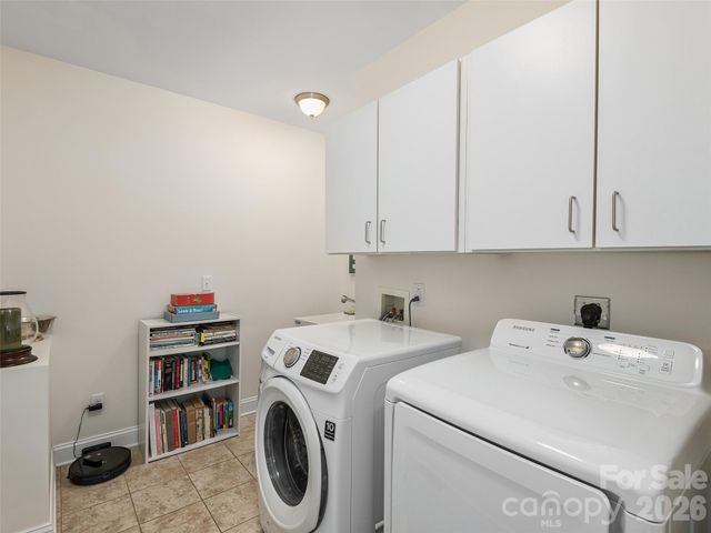 1672 Olmsted Drive, Asheville, NC 28803