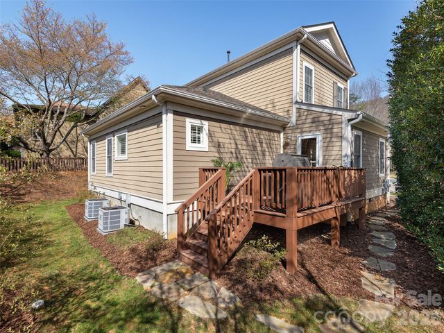 1672 Olmsted Drive, Asheville, NC 28803