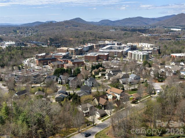 1672 Olmsted Drive, Asheville, NC 28803
