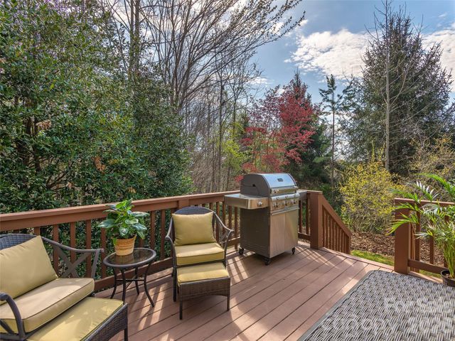 1672 Olmsted Drive, Asheville, NC 28803