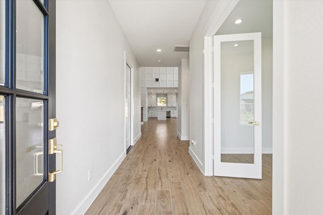 114 S Carroll Street, La Porte, TX 77571