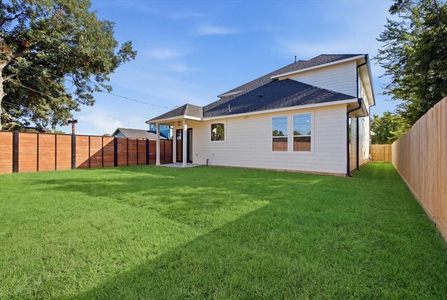 114 S Carroll Street, La Porte, TX 77571