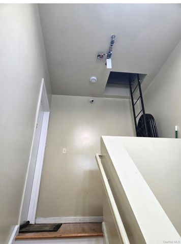 1011 Boston Road, Bronx, NY 10456