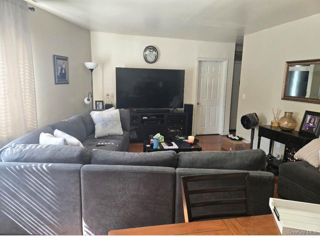 1011 Boston Road, Bronx, NY 10456