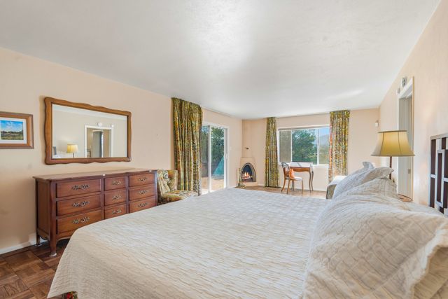 1041 Mansion Ridge Road, Santa Fe, NM 87501