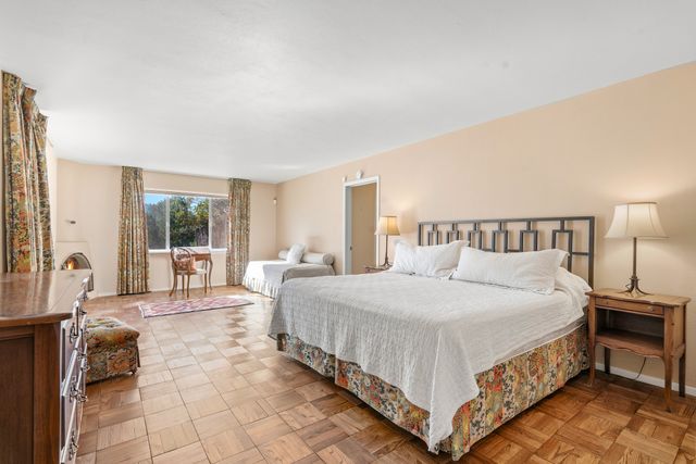 1041 Mansion Ridge Road, Santa Fe, NM 87501