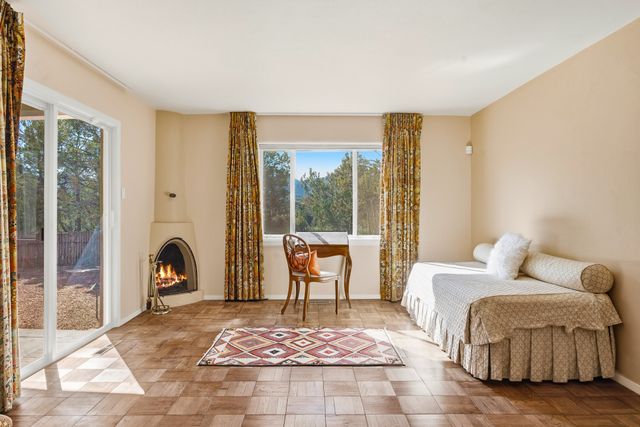 1041 Mansion Ridge Road, Santa Fe, NM 87501