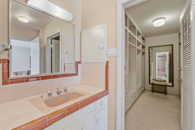 1041 Mansion Ridge Road, Santa Fe, NM 87501
