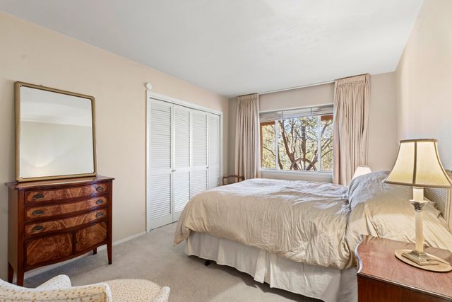 1041 Mansion Ridge Road, Santa Fe, NM 87501