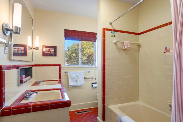 1041 Mansion Ridge Road, Santa Fe, NM 87501