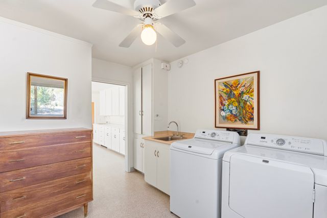 1041 Mansion Ridge Road, Santa Fe, NM 87501