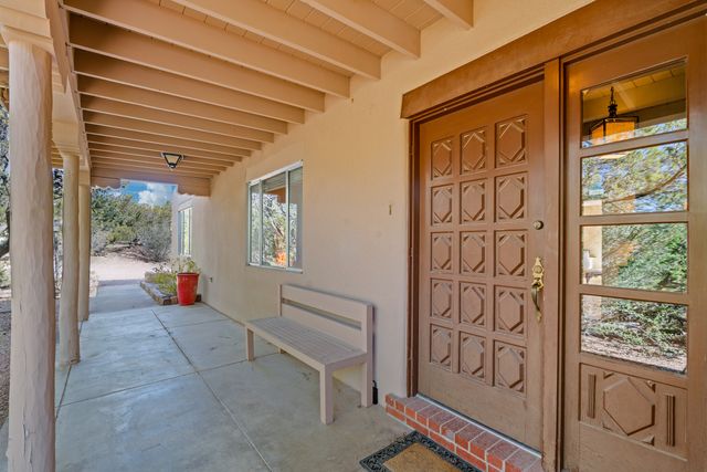 1041 Mansion Ridge Road, Santa Fe, NM 87501
