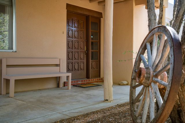 1041 Mansion Ridge Road, Santa Fe, NM 87501