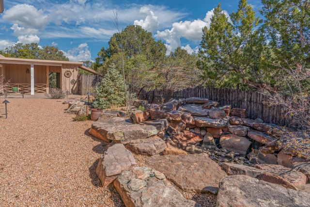 1041 Mansion Ridge Road, Santa Fe, NM 87501