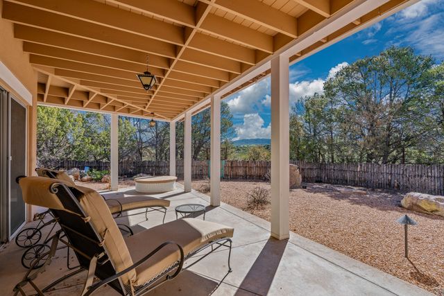 1041 Mansion Ridge Road, Santa Fe, NM 87501