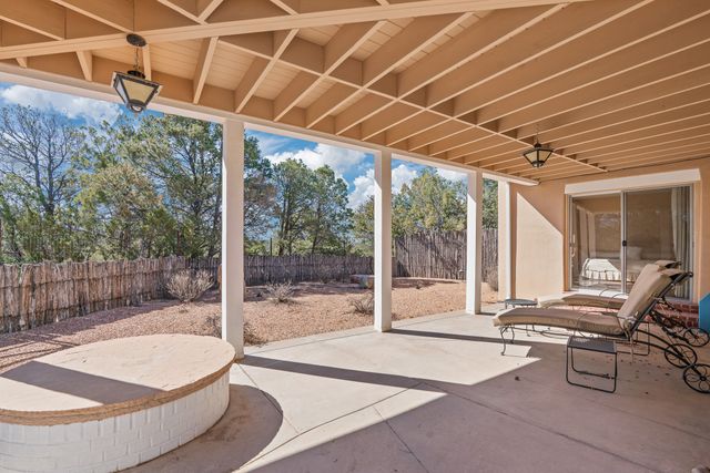 1041 Mansion Ridge Road, Santa Fe, NM 87501