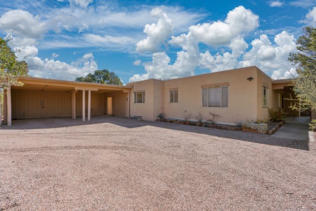 1041 Mansion Ridge Road, Santa Fe, NM 87501