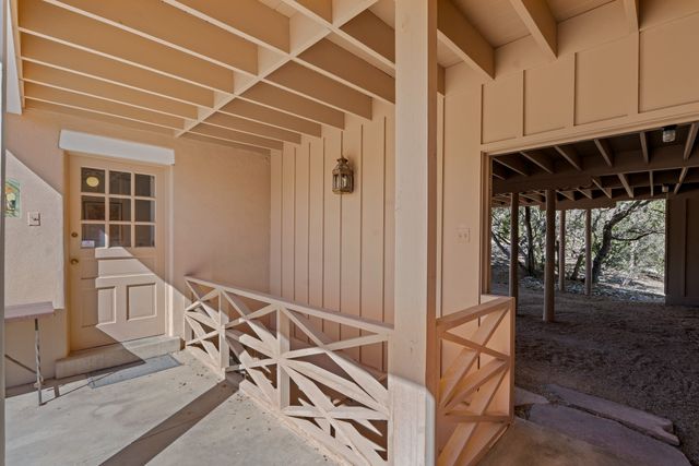 1041 Mansion Ridge Road, Santa Fe, NM 87501