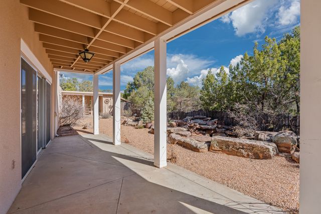 1041 Mansion Ridge Road, Santa Fe, NM 87501