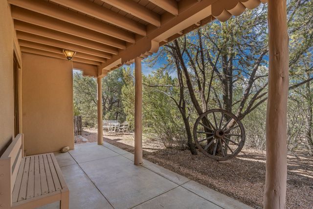 1041 Mansion Ridge Road, Santa Fe, NM 87501