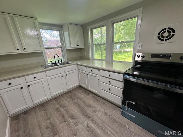 7253 Town Hall Road, Belleville, IL 62223
