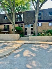 246 Kenston Court 246, Geneva, IL 60134