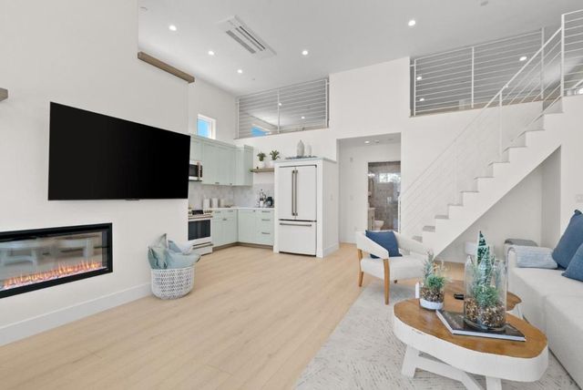 413 Capitola Avenue, Capitola, CA 95010