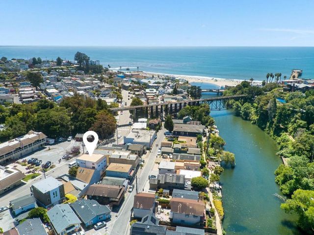 413 Capitola Avenue, Capitola, CA 95010