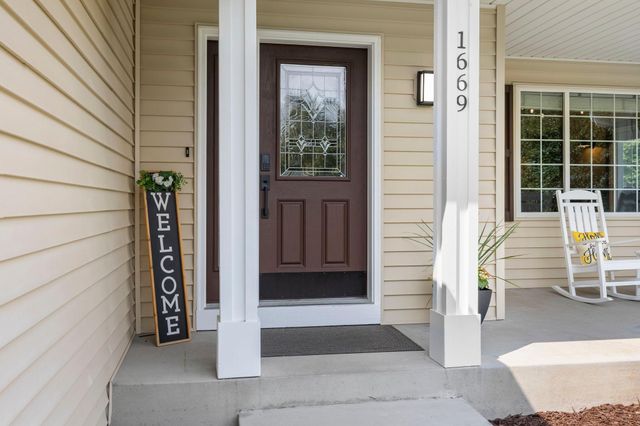 1669 Lakeland Circle, Centerville, MN 55038