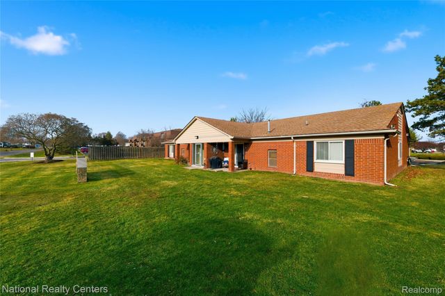 38507 Wellington Drive 3, Clinton Charter Township, MI 48036